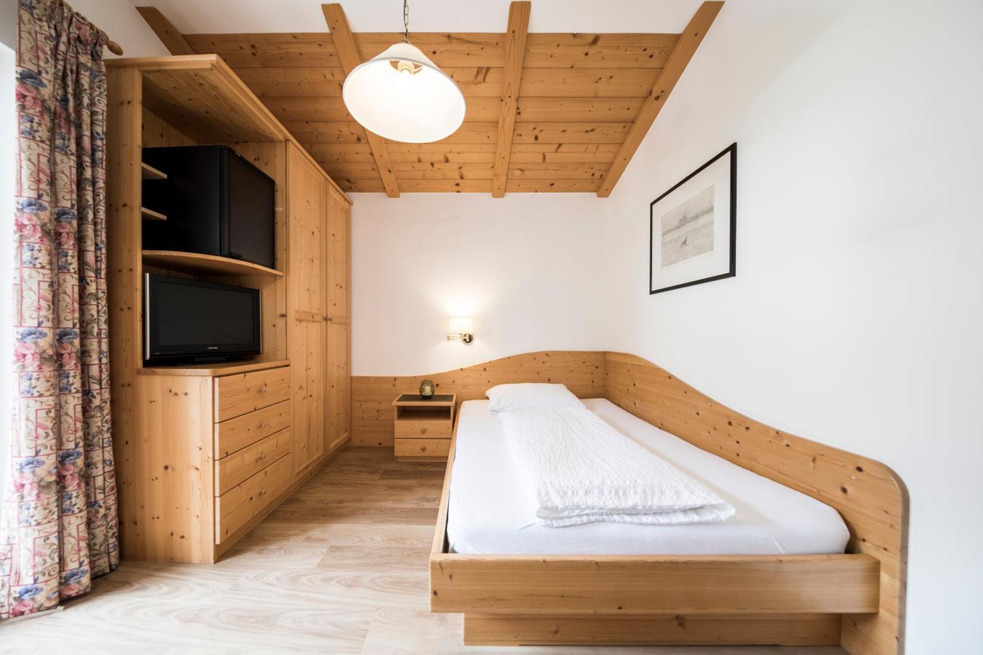 Hotel Torgglhof Caldaro Chambre photo